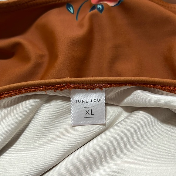 XL June Loop Bikini- Cindy top and Jenelle Super Hi-waist bottoms in Rust floral - Picture 6 of 6